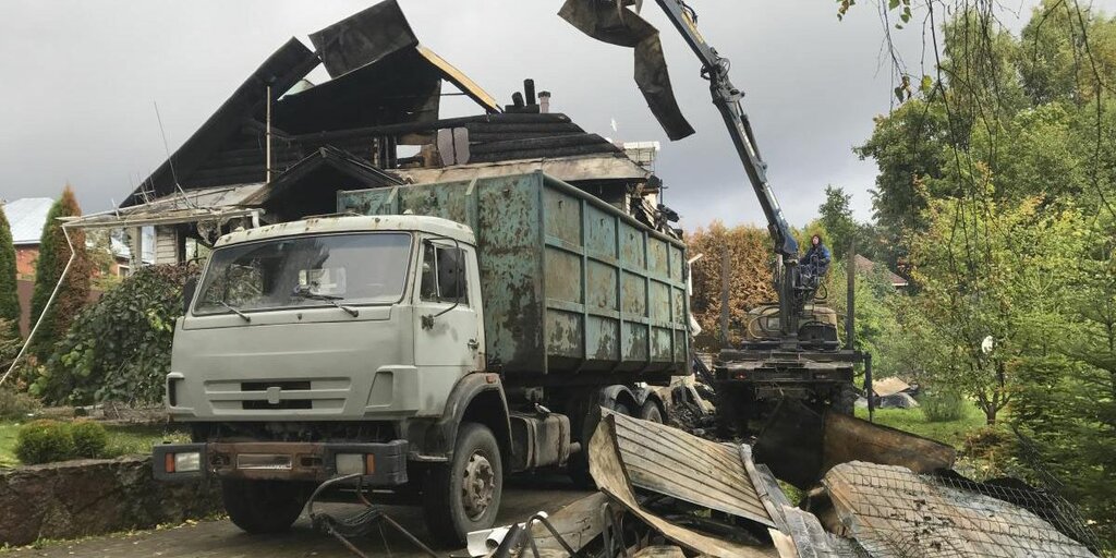 Вывоз мусора после пожара с утилизацией в Ишимбае в октябре