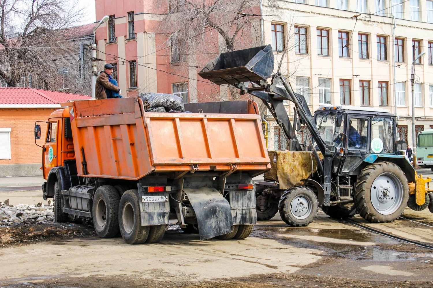 Вывоз мусора Камазом в Ишимбае – аренда и заказ Камаза 10 тонн от 2383 руб. в ПроМусор