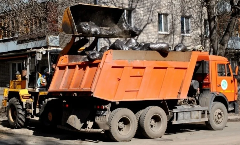 Вывоз мусора грузовым фургоном 5 тонн в Ишимбае – ПроМусор, аренда, цена от 1572 руб