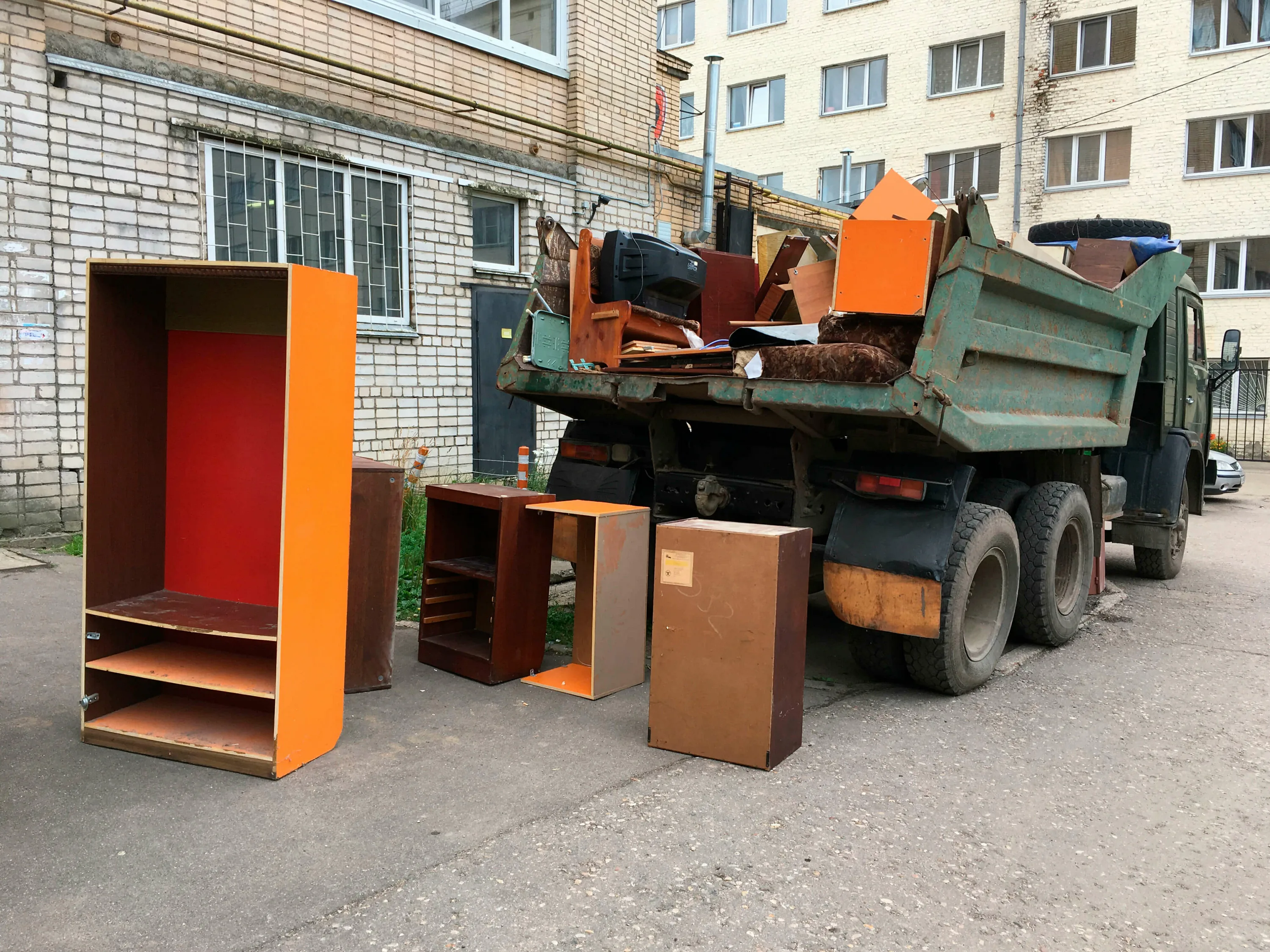 Утилизация старой мебели с вывозом и разбором в Ишимбае в октябре