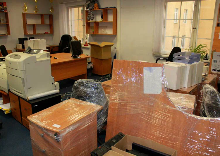 Вывоз старой офисной мебели в Ишимбае в октябре