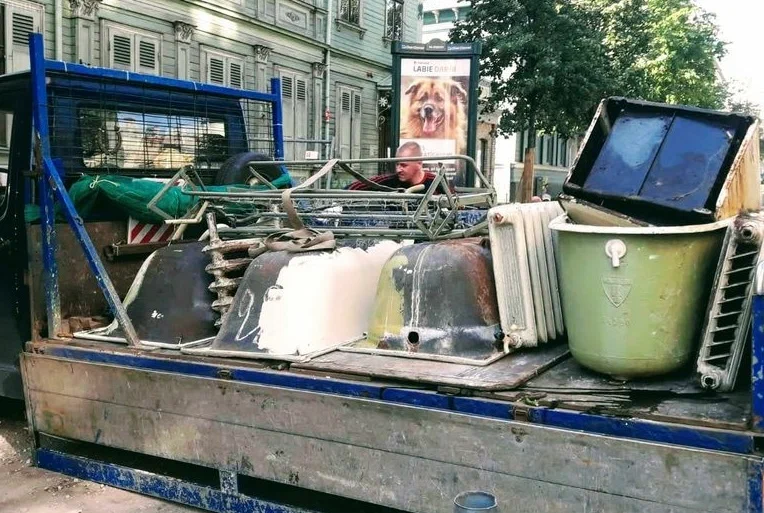 Вывоз старой сантехники в Ишимбае от ПроМусор: быстро, недорого от 558 руб., утилизация и грузчики