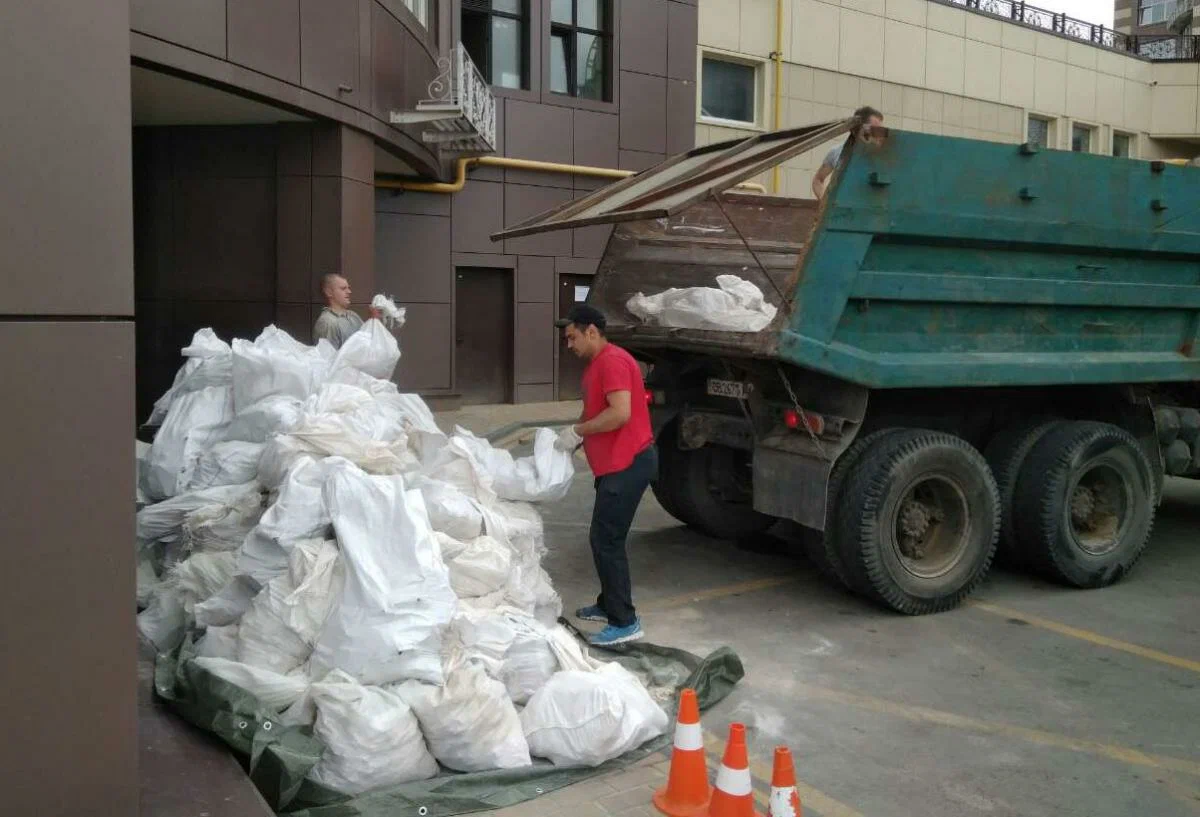 Вывоз мусора из подвала в Ишимбае от ПроМусор – уборка, разбор завалов и очистка, цены от 2434 руб