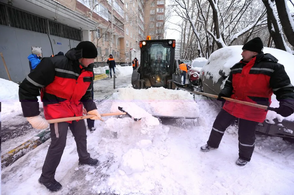 Очистка дворов от снега с гарантией результата в Ишимбае в октябре